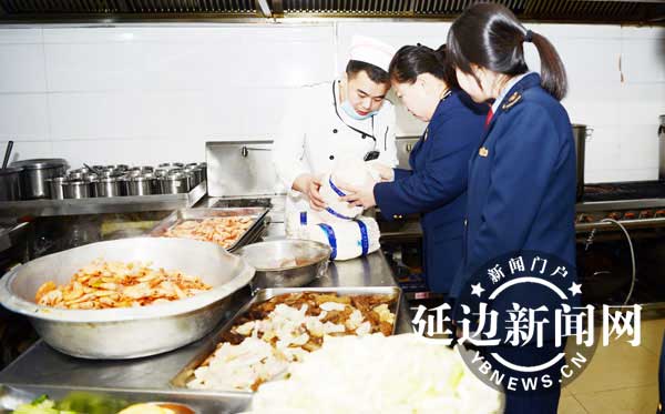 專項檢查春節(jié)前餐飲環(huán)節(jié)食品安全，讓年夜飯更安全美味